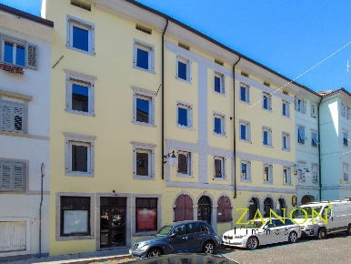 Foto Appartamento in Piazza Cavour, Gorizia Centro di 125 m² con 7 locali
