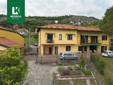 Foto Case semi ndipendenti in Via Alessandro Volta 4, Caravate di 175 m²