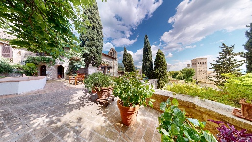 Foto Villa unifamiliare a Assisi Centro Storico di 350 m² con 5 locali