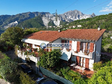 Foto Case semi ndipendenti in San Francesco, Carrara di 155 m² con 8 locali