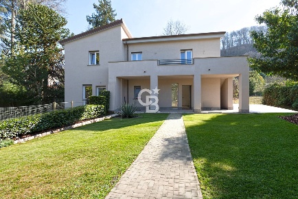 Foto Villa unifamiliare in Punta del Lago, Ronciglione di 90 m² in vendita