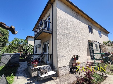 Foto Case semi ndipendenti in Via Antonio Lasciac, Gorizia Centro di 210 m²