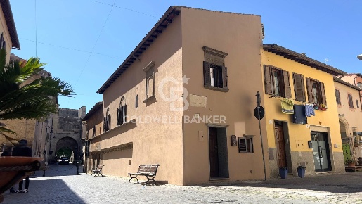 Foto Appartamento in Via Carducci 2, Tarquinia Centro Storico di 160 m²