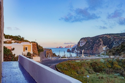 Foto Villa unifamiliare in Via Panoramica, Ponza Centro di 300 m²