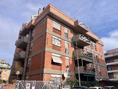 Foto Appartamento in Via Dei Della Bitta, Roma Casetta Mattei - Corviale