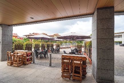 Foto Attività commerciale in Piazza dei Vignali 12, Madone di 133 m²