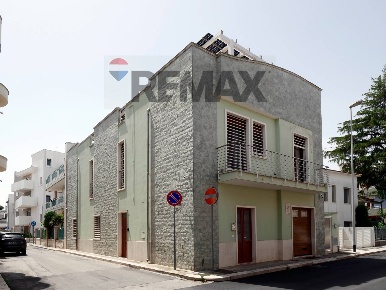 Foto Casa indipendente in Via Damiano Chiesa 24, Bitritto di 305 m²