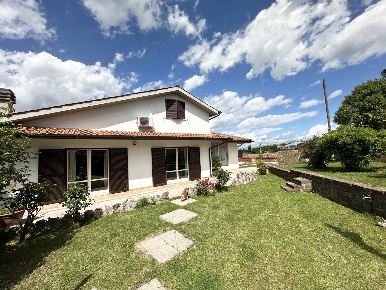 Foto Villa singola in Via Falerina 10, Civita Castellana di 300 m²