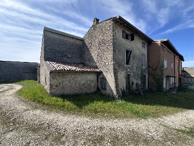Foto Rustico in LocalitÃ  Prandina snc, Valeggio sul Mincio di 1040 m²