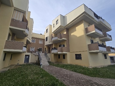 Foto Appartamento in Via Badette 22, Tortoreto Centro di 90 m² con 3 locali