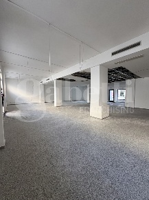 Foto Negozio in Via Dante 108, Cagliari San Benedetto di 620 m² in affitto