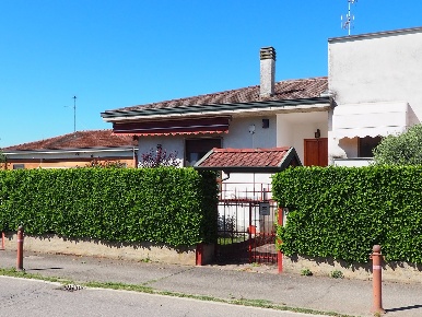 Foto Villa bifamiliare in Via pilastrello 12, Inzago Centro di 160 m²