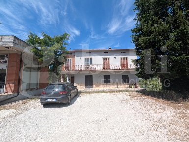 Foto Appartamento in Via TIBERINA 66, Deruta Centro di 120 m² con 4 locali
