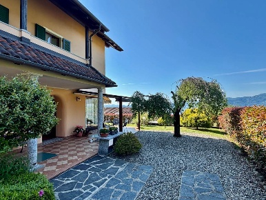 Foto Villa bifamiliare in via reginetta francioli 4, Verbania di 117 m²