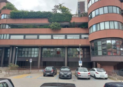 Foto Ufficio in Via  Alberto da Giussano 19, Legnano di 2000 m² in vendita