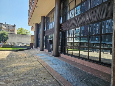 Foto Ufficio in Via  Alberto da Giussano 19, Legnano di 2000 m² in vendita