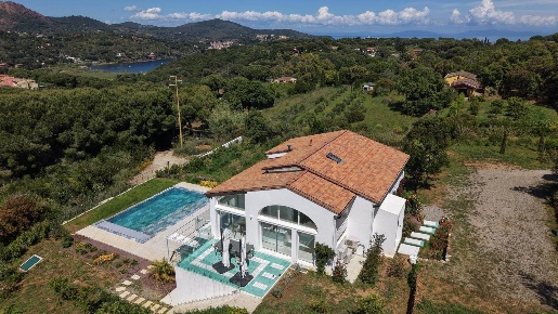 Foto Villa unifamiliare a Capoliveri Centro di 162 m² con 6 locali