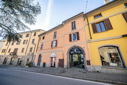 Foto Appartamento a Valmadrera di 578 m² con 6 locali in vendita