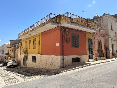 Foto Casa indipendente in Via Lucio Tasca 12, Pachino Centro di 180 m²