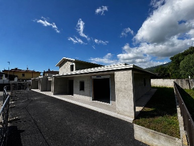 Foto Villa a schiera a Villanuova sul Clisi Centro di 102 m² con 4 locali