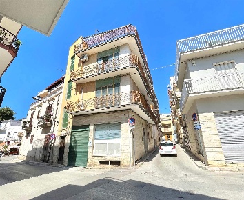 Foto Casa indipendente a Canosa di Puglia Centro di 170 m² con 8 locali