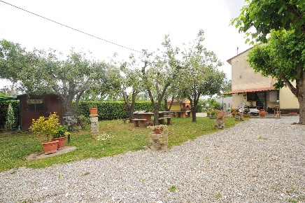 Foto Rustico a Suvereto di 166 m² con 8 locali in vendita
