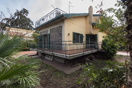 Foto Villa unifamiliare in via Carducci  25, Trecastagni di 151 m²
