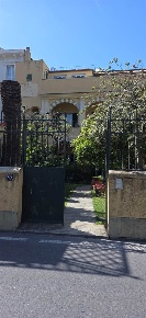 Foto Case semi ndipendenti a Spotorno di 150 m² con 7 locali in vendita