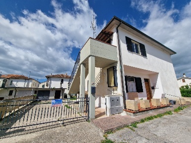 Foto Appartamento in Via Pianetta, Narni Narni Scalo di 113 m² con 4 locali