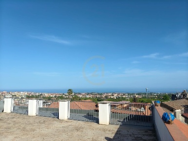 Foto Appartamento in Via Vittorio Emanuele 243, Aci Catena Centro di 104 m²
