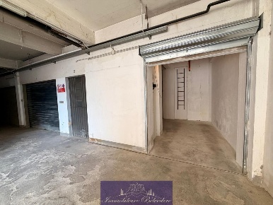 Foto Posti auto in Via Vincenzo Bellini, Firenze di 20 m² con 1 locali