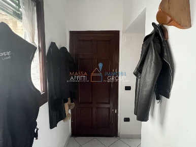Foto Appartamento in Via Carlo Pisacane 10, Carrara di 115 m² con 5 locali