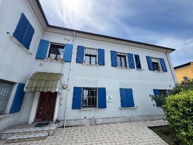 Foto Appartamento in Via Melozzo da Forlì 36, Rimini di 123 m² con 6 locali