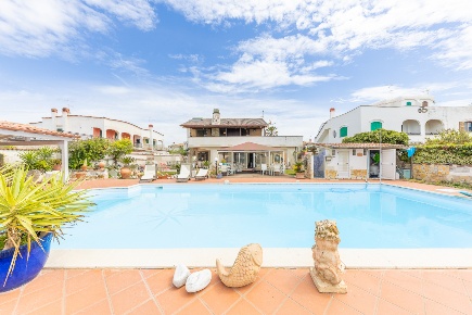 Foto Villa unifamiliare in Via Calabria 4, Ardea Nuova Florida di 350 m²