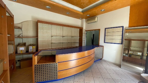 Foto Locale commerciale in Via Antonio Rosmini Serbati, Rimini di 100 m²