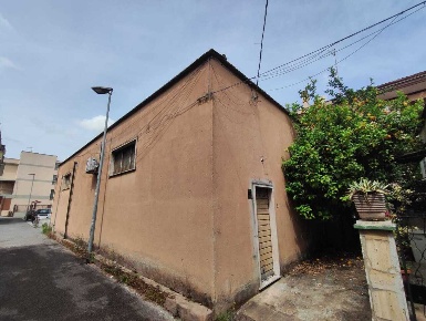Foto Attività commerciale in Via Fratelli Bandiera, Guidonia Montecelio