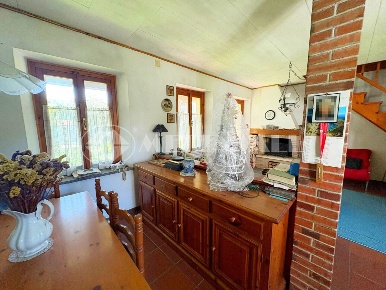 Foto Case semi ndipendenti a Maniago Centro di 138 m² con 6 locali