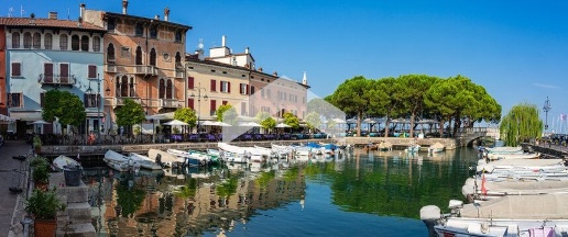 Foto Negozio in VIA MUR, Desenzano del Garda Desenzanino di 60 m²