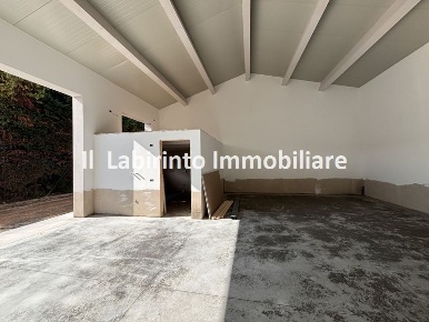 Foto Capannone industriale in Via Galvani, Faenza di 90 m² in vendita