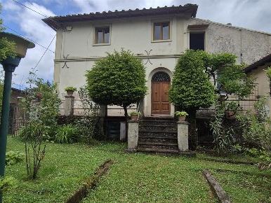 Foto Casa indipendente a Vicchio di 349 m² con 14 locali in vendita