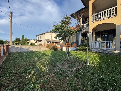 Foto Appartamento in VIA DONIZETTI, Roccafranca Centro di 144 m² in vendita