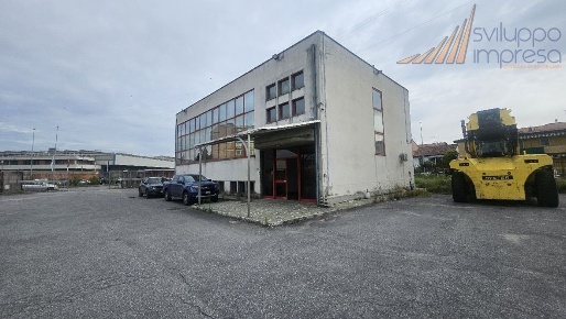 Foto Ufficio in Via Dante Alighieri, Pioltello Centro di 810 m² in vendita