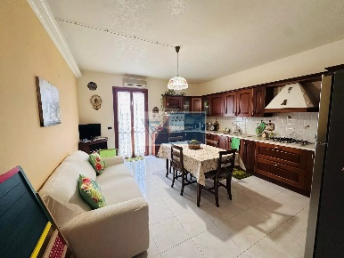 Foto Appartamento in Via Francesco Giantommaso, Noto Centro con 7 locali