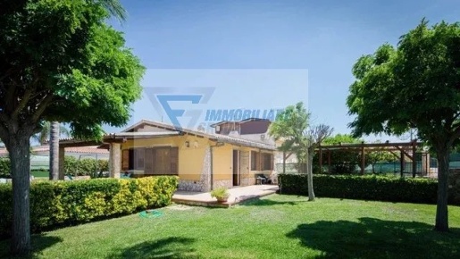 Foto Villa unifamiliare in Via Isole della Sonda, Siracusa Arenella