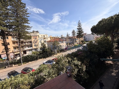 Foto Appartamento in Via Ferdinando Magellano, Taggia Centro di 88 m²