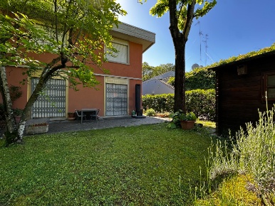 Foto Villa a schiera in Via Albert Einstein 42, Modena Villaggio Giardino