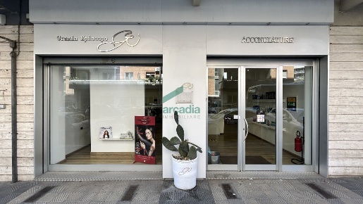 Foto Locale commerciale in Via Luigi Ricchioni 17, Bari Carrassi di 165 m²