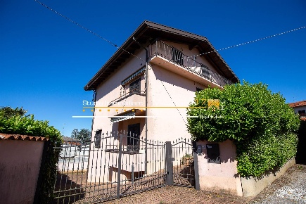 Foto Appartamento in via cesura  48, Vertemate con Minoprio di 100 m²
