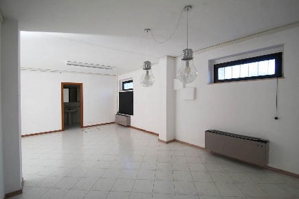 Foto Ufficio a Siena Ruffolo - Taverne d'Arbia di 79 m² con 2 locali