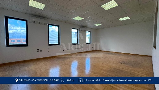 Foto Ufficio a Salerno Zona Industriale - San Leonardo di 200 m² in affitto